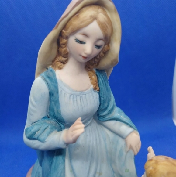 Vintage Sanmyro Holy Mother and Infant Jesus, Made - Picture 6 of 9